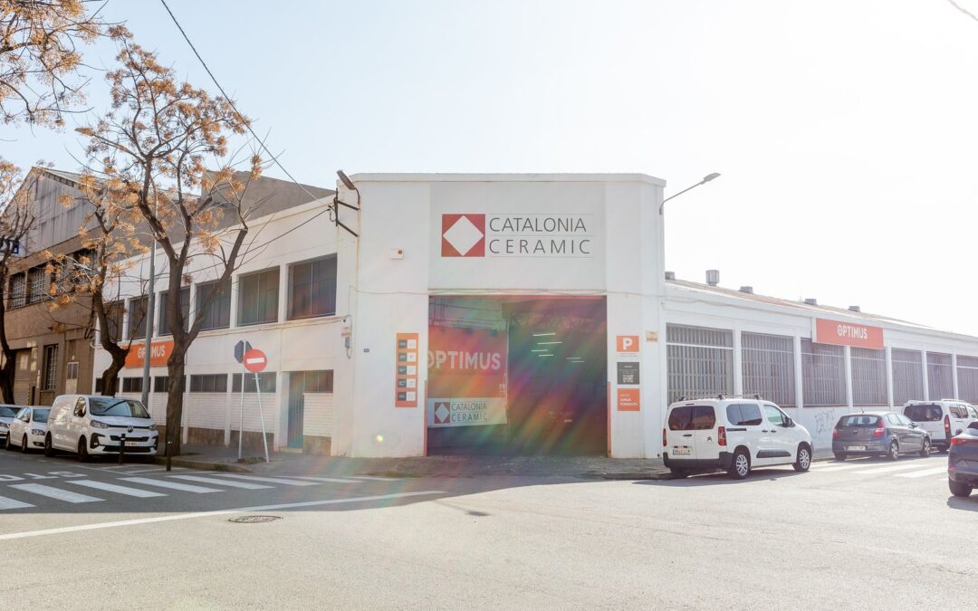 Edificio del almacén y la ferretería de Catalonia Ceramic en Sabadell