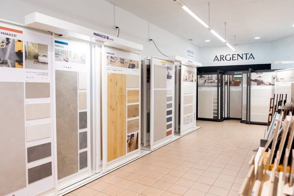 Exposició de ceràmica de gran format al showroom de Premià de Dalt
