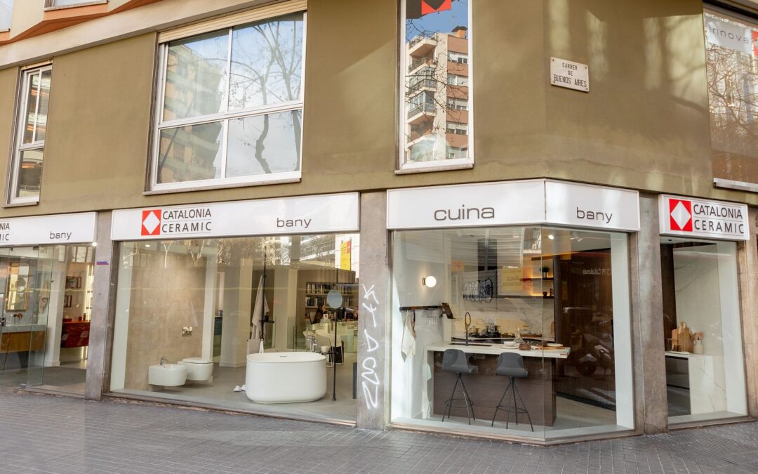 Fachada del showroom de Catalonia Ceramic en la calle Buenos Aires de Barcelona